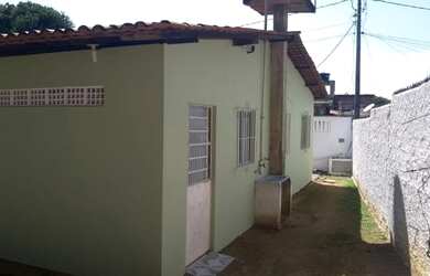 Imagem: A casa possui 3 Dormitórios, 2 Banheiros, 200m² de Área e