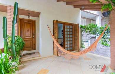 Imagem: A casa em condomínio possui 3 Dormitórios, 3 Banheiros, 3