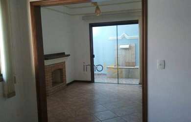 Imagem: A casa em condomínio à venda possui 3 Dormitórios, 4 Banheiros