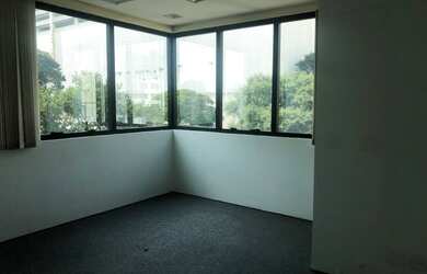 Imagem: O depósito possui 2 Vagas na garagem e 86m² de Área e está