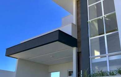 Imagem: A casa possui 4 Dormitórios, 5 Banheiros, 4 Vagas na garagem