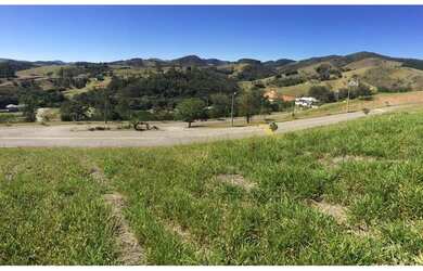 Imagem: O terreno possui 1.046m² de Área e está localizado em Jambeiro