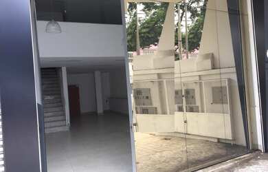 Imagem: O depósito possui 2 Vagas na garagem, 540m² de Área e está