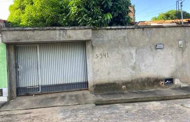 Imagem 1: Casa por 130 mil. Na zona leste. Perto de tudo