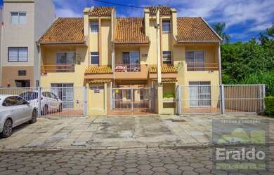 Imagem: O apartamento possui 4 Dormitórios, 1 Banheiro, 1 Vaga na garagem