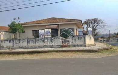 Imagem: A casa possui 4 Dormitórios, 2 Banheiros, 1 Vaga na garagem