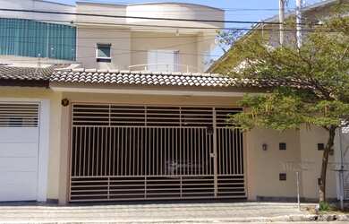 Imagem: A casa possui 3 Dormitórios, 1 Banheiro, 2 Vagas na garagem