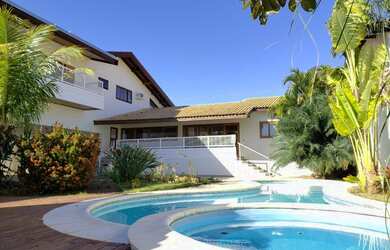 Imagem: A casa em condomínio possui 4 Dormitórios, 5 Banheiros, 5