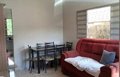 Imagem: A casa possui 2 Dormitórios, 1 Banheiro, 1 Vaga na garagem