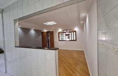 Imagem 2: Casa com 3 dormitórios - venda por R$ 650.000,00 ou aluguel por R$ 2.800,00/mês...