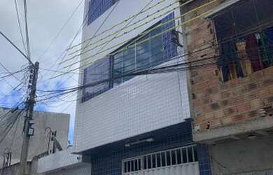 Imagem: A casa possui 3 Dormitórios, 2 Banheiros, 1 Vaga na garagem