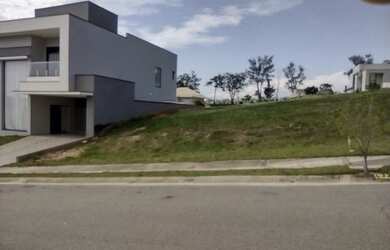 Imagem: O terreno possui 333m² de Área e está localizado em Cyrela