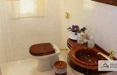 Imagem: O apartamento possui 4 Dormitórios, 3 Banheiros, 2 Vagas na