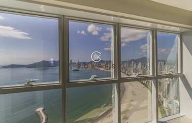 Imagem: O apartamento possui 4 Dormitórios, 3 Banheiros, 3 Vagas na