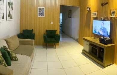 Imagem: A casa possui 3 Dormitórios, 3 Banheiros, 1 Vaga na garagem