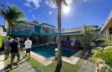 Imagem: A casa em condomínio possui 4 Dormitórios, 5 Banheiros, 4