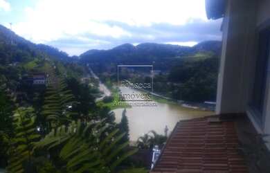 Imagem: A casa possui 5 Dormitórios, 5 Banheiros e 2698m² de Área