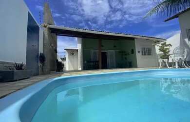 Imagem: A casa possui 3 Dormitórios, 2 Banheiros e 135m² de Área