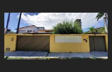 Imagem: A casa possui 4 Dormitórios, 5 Banheiros, 3 Vagas na garagem