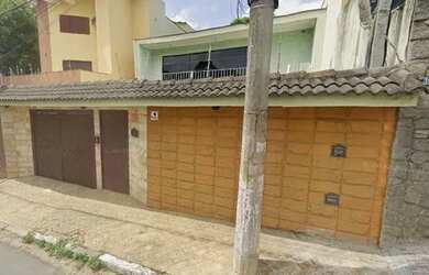 Imagem: A casa possui 4 Dormitórios, 4 Banheiros, 4 Vagas na garagem