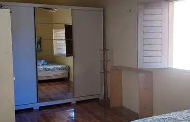 Imagem: A casa possui 2 Dormitórios, 2 Banheiros, 2 Vagas na garagem