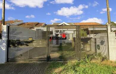 Imagem: A casa possui 4 Dormitórios, 4 Banheiros, 1 Vaga na garagem