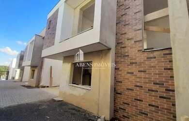 Imagem: A casa possui 3 Dormitórios, 3 Banheiros, 2 Vagas na garagem