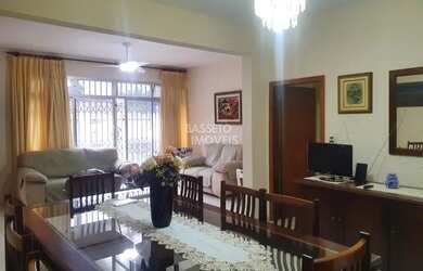 Imagem: A casa possui 3 Dormitórios, 2 Banheiros, 1 Vaga na garagem