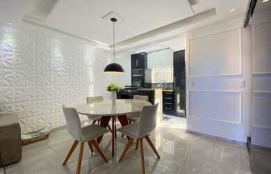 Imagem: A casa possui 3 Dormitórios, 3 Banheiros, 2 Vagas na garagem