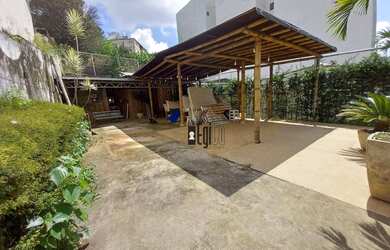 Imagem: A casa possui 4 Dormitórios, 3 Banheiros, 200m² de Área e