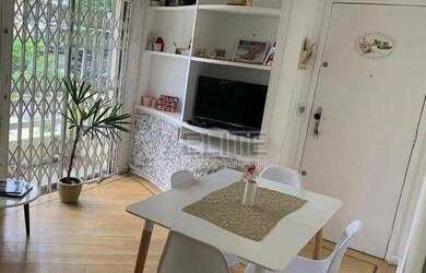 Imagem: O apartamento possui 2 Dormitórios, 1 Banheiro, 1 Vaga na garagem