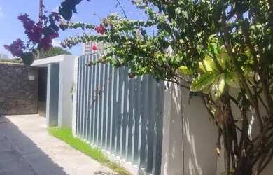 Imagem: A casa possui 3 Dormitórios, 3 Banheiros, 2 Vagas na garagem