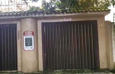 Imagem: A casa possui 3 Dormitórios, 4 Banheiros, 5 Vagas na garagem