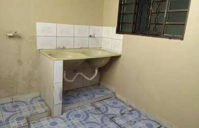 Imagem 2: Alugo casa frente com três quartos no Tubalina