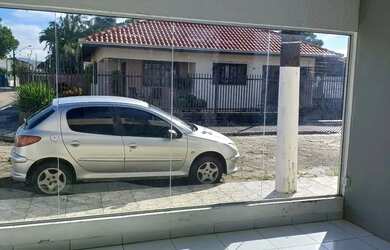 Imagem: A casa possui 2 Dormitórios, 1 Banheiro e está localizado