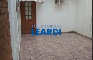 Imagem: A casa possui 3 Dormitórios, 5 Banheiros, 4 Vagas na garagem