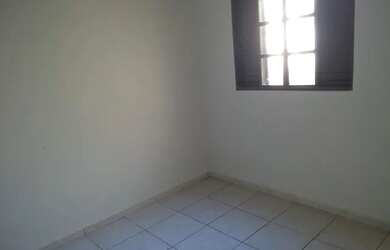 Imagem 1: Alugo casa frente com três quartos no Tubalina