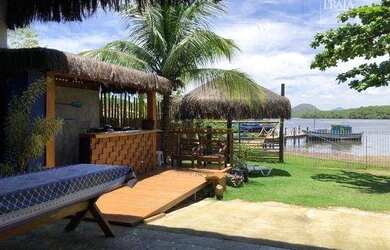 Imagem: A casa possui 2 Dormitórios, 3 Banheiros, 5 Vagas na garagem