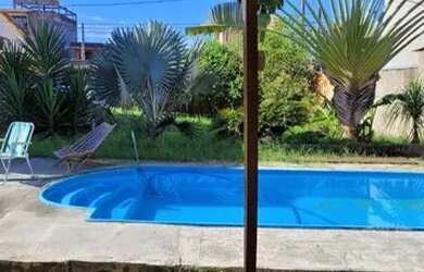 Imagem: A casa possui 3 Dormitórios, 2 Banheiros, 3 Vagas na garagem