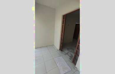 Imagem: A casa possui 2 Dormitórios, 2 Banheiros, 1 Vaga na garagem