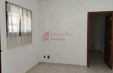 Imagem: A casa possui 2 Dormitórios, 2 Banheiros, 2 Vagas na garagem