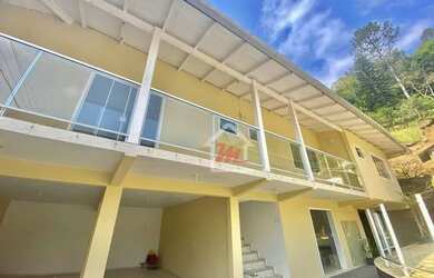 Imagem: A casa possui 3 Dormitórios, 2 Banheiros, 1 Vaga na garagem