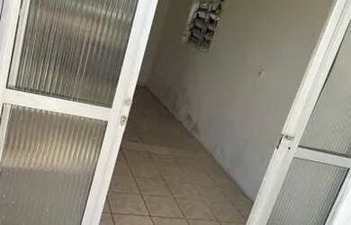 Imagem: A casa possui 2 Dormitórios, 1 Banheiro e está localizado