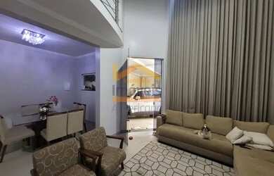 Imagem: A casa possui 2 Dormitórios, 2 Banheiros, 2 Vagas na garagem