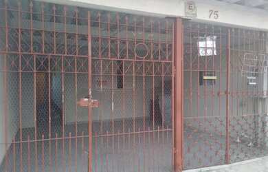 Imagem: A casa possui 2 Dormitórios, 2 Banheiros, 2 Vagas na garagem