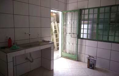 Imagem: A casa possui 1 Dormitório, 1 Banheiro e está localizado