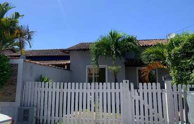 Imagem: A casa possui 2 Dormitórios, 2 Banheiros, 3 Vagas na garagem