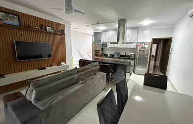 Imagem: A casa possui 3 Dormitórios, 3 Banheiros, 2 Vagas na garagem