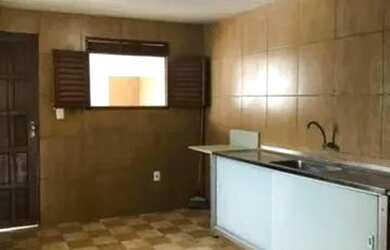 Imagem: A casa possui 2 Dormitórios, 2 Banheiros, 2 Vagas na garagem