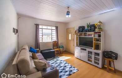 Imagem: A casa possui 2 Dormitórios, 1 Banheiro, 2 Vagas na garagem